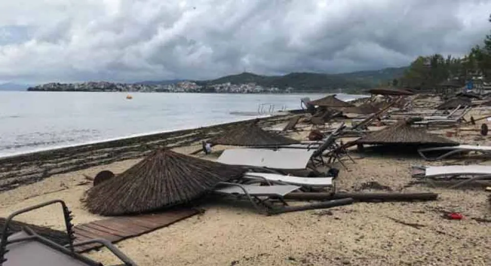 Foto Doi români, decedați după furtunile din Grecia. Stare de urgență în Halkidiki.