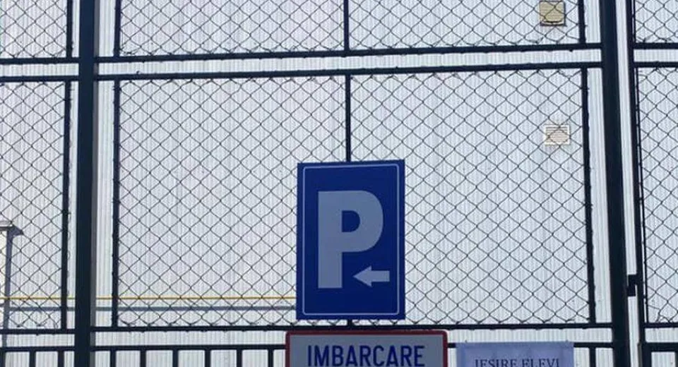 Foto Râmnicu Vâlcea: Parcări rezervate autobuzelor şcolare