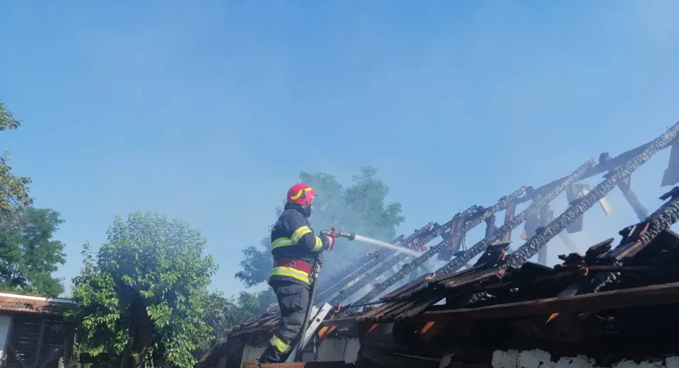 Foto Incendiu la Scaieşti