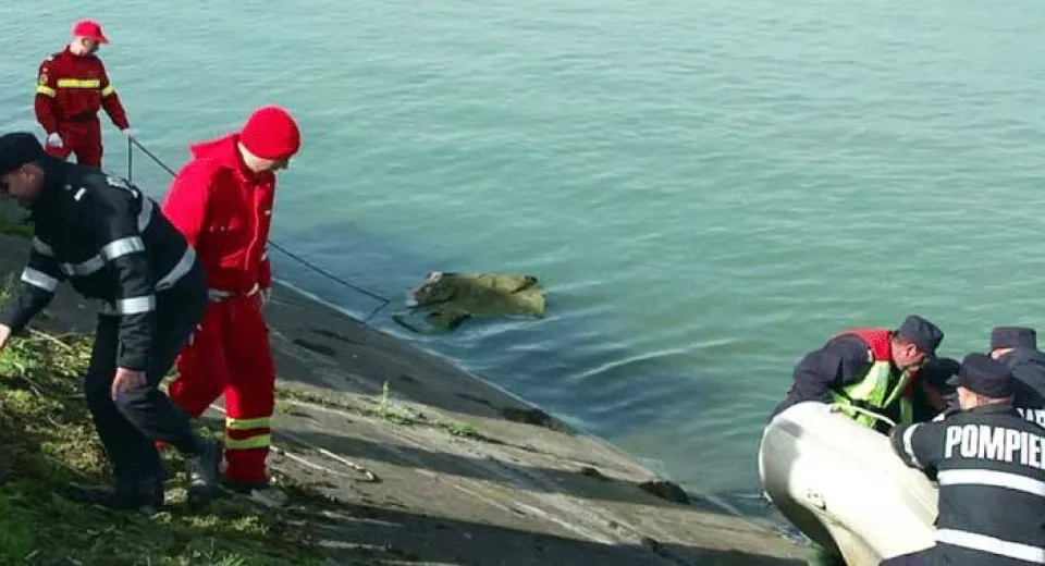 Foto Tânăra olteancă, dată dispărută, a fost găsită moartă în râul Olt