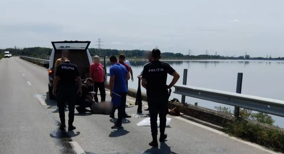 Foto Femeie găsită înecată în râul Olt 