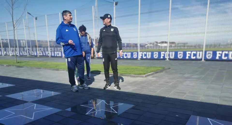 Foto Mircea Irimescu: „Victoria cu Dinamo și această plachetă sunt cele mai frumoase cadouri pe care puteam să le primesc de la Știința!