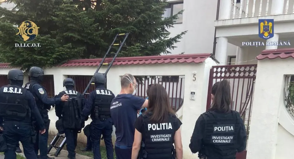 Foto Percheziții în județul Olt. Grup infracțional destructurat 