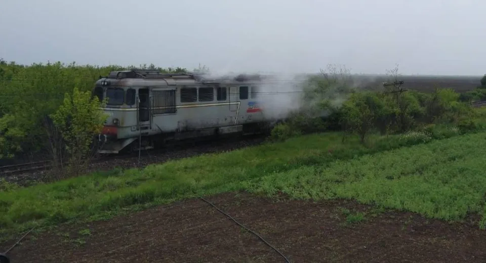 Foto OLT: Incendiu izbucnit la o locomotivă în Gara Piatra Olt