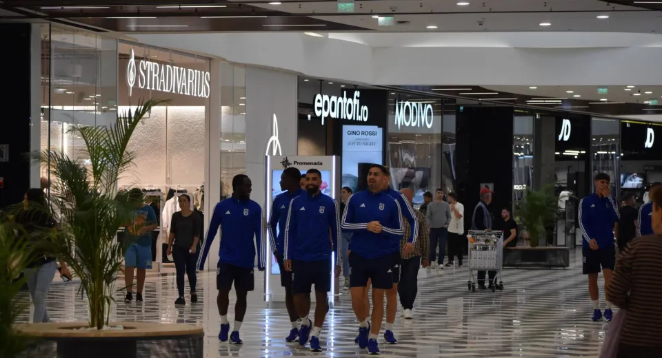Foto Jucătorii lui FCU s-au relaxat în Promenada Mall înainte de meciul cu Hermannstadt