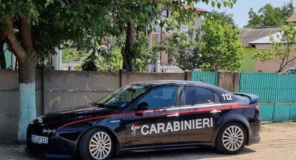 Foto Dosar penal pentru un bărbat din Olt prins la volanul unei mașini cu inscripția „Carabinieri”