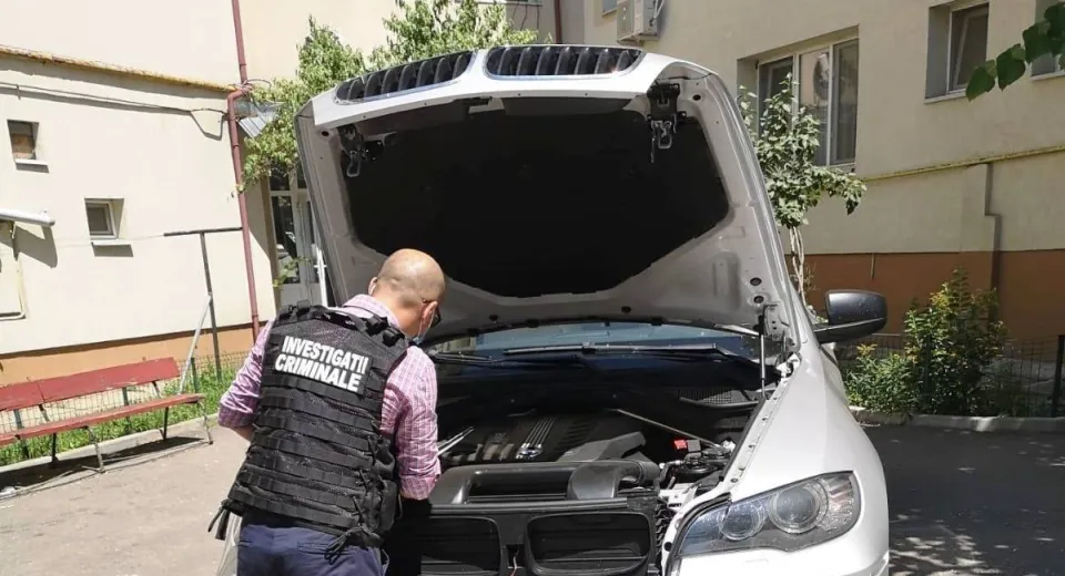 Foto Mașină furată din Italia, găsită la Caracal  