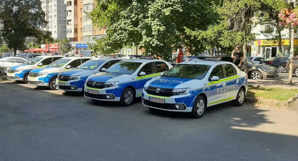 Foto Mașini noi pentru polițiștii din Olt 