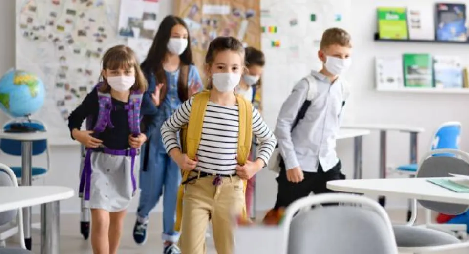 Foto Ce spune ministrul Educației despre interdicția purtării măștilor textile în școli