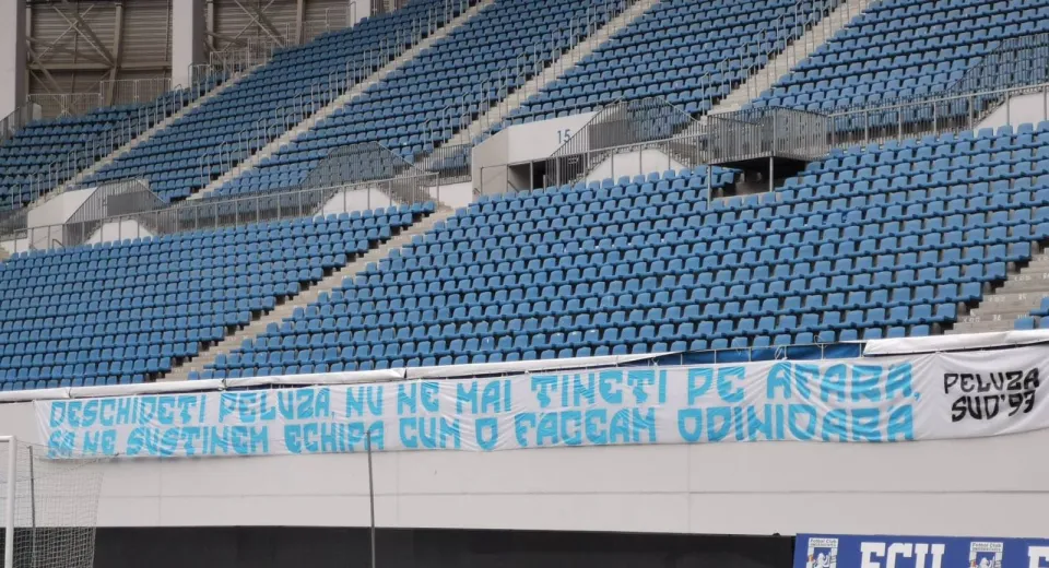 Foto Dragostea pentru FCU este incredibilă. Pandemia nu îi ține în case pe ultrașii din PS.97!