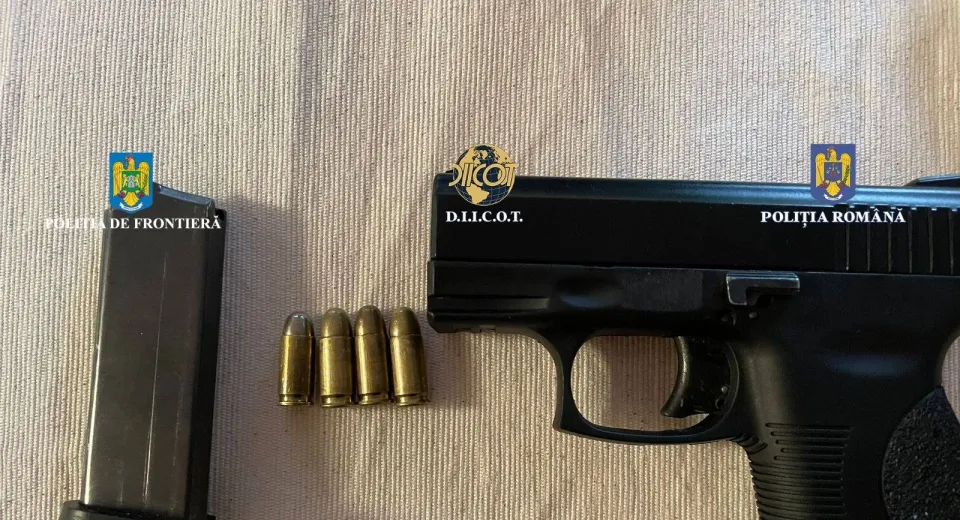 Foto Percheziții în Olt și Vâlcea într-un dosar privind traficul de migranți