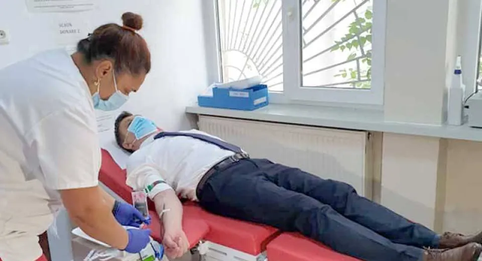 Foto Prefectul de Olt a donat sânge pentru prelevarea de plasmă, după ce s-a vindecat de Covid