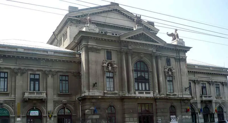 Foto Cultura mehedințeană, decapitată de kitsch-uri
