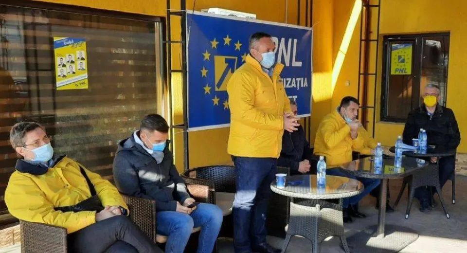 Foto Întâlniri ale candidaţilor PNL Dolj cu locuitorii din Bechet, Călăraşi şi Dăbuleni