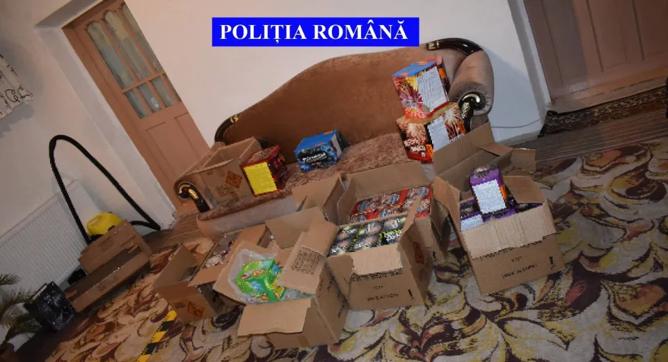 Foto Percheziții în două localități din județul Olt. O tonă de petarde a fost confiscată  