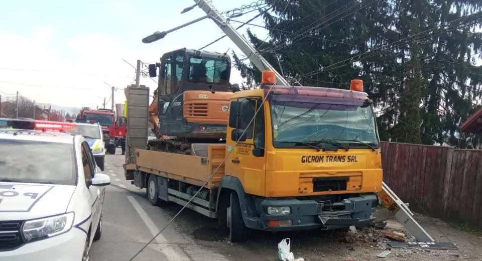 Foto VÂLCEA: Pieton de 91 de ani, lovit mortal de o macara 
