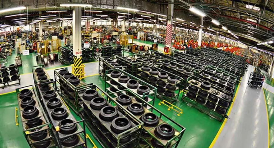 Foto Pirelli Slatina trimite cei 4.000 de angajaţi în şomaj tehnic