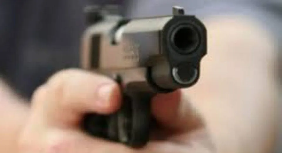 Foto OLT: Focuri de armă pentru prinderea a trei tineri care furau dintr-o firmă