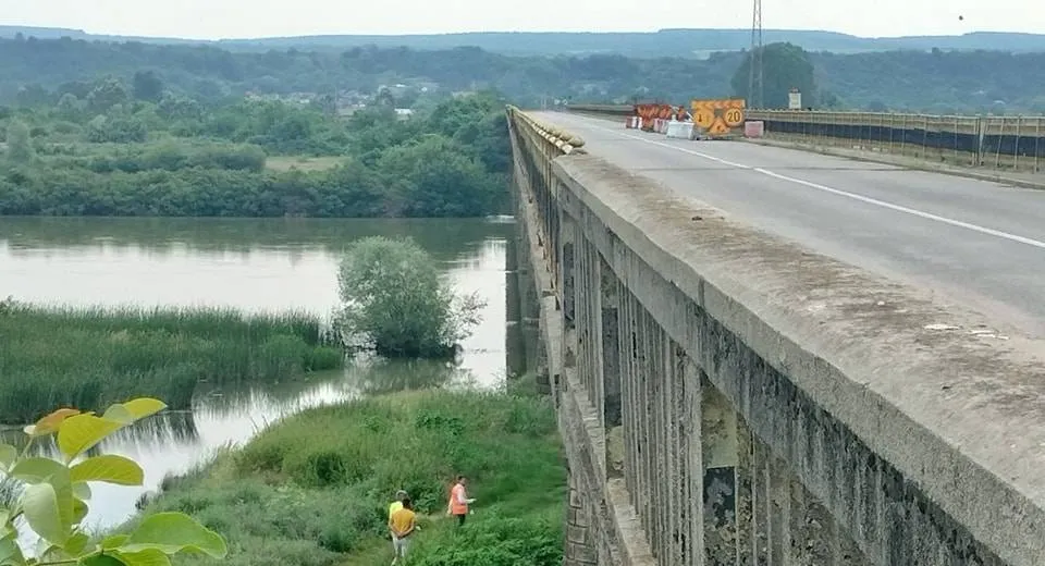 Foto Ce lucrări trebuie făcute pentru a redeschide circulația peste Olt, între Drăgășani și Poganu