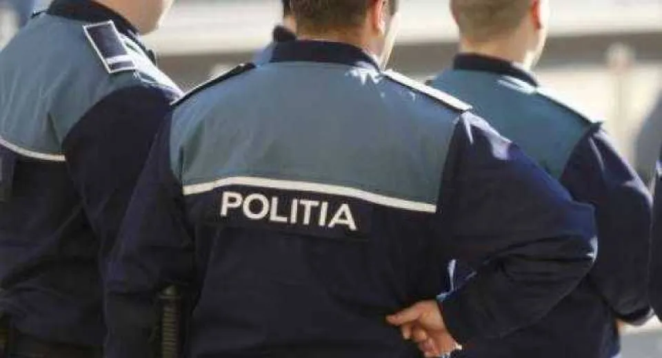 Foto Anchetă  după ce un bărbat băut a fost mușcat de ureche pe stradă