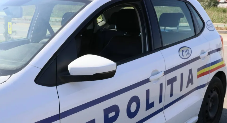 Foto Accident în Dolj. O mașină s-a răsturnat, iar o persoană a murit