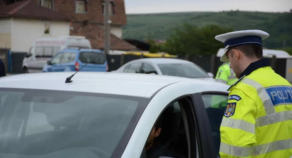 Foto Polițiștii olteni supraveghează de 1 mai respectarea ordonanțelor militare