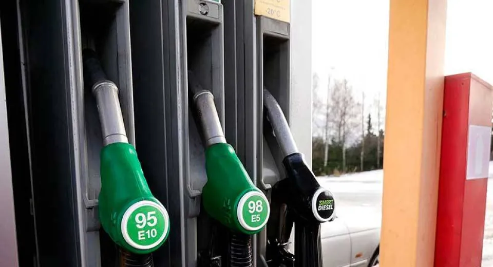 Foto Prețul petrolului urcă la maximul a 11 luni