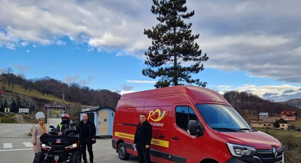 Foto ATV pentru poștașii care ajung în localitatea Ponoarele din Mehedinți  