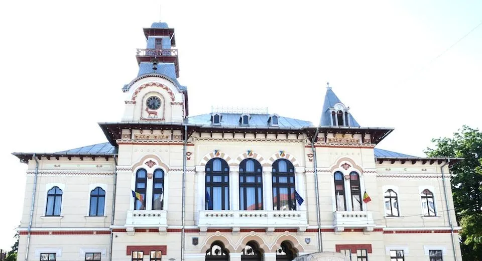 Foto Prefectura Gorj, afectată de cutremurele din februarie, va fi reabilitată 