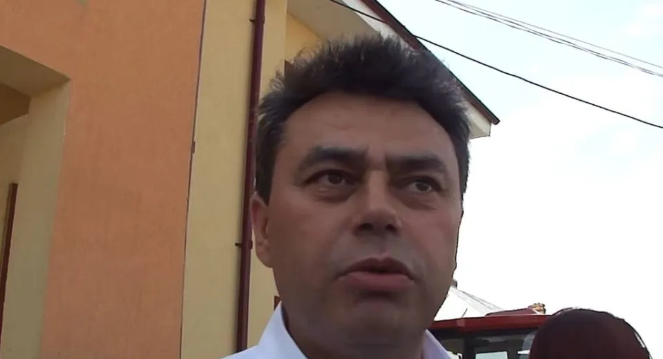 Foto Primarul comunei Deveselu, internat cu COVID-19 în spital, a murit 