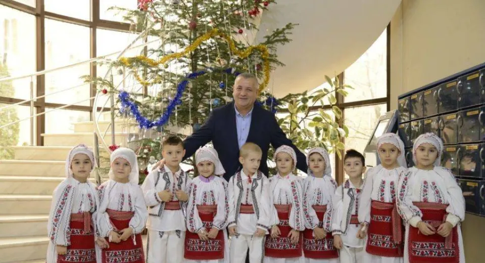 Foto Primăria municipiului Drobeta Turnu Severin a inițiat campania „Colindă Primăria!”