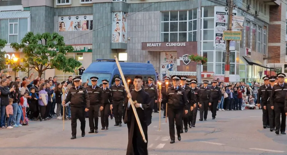 Foto Procesiune religioasă la Târgu Jiu 