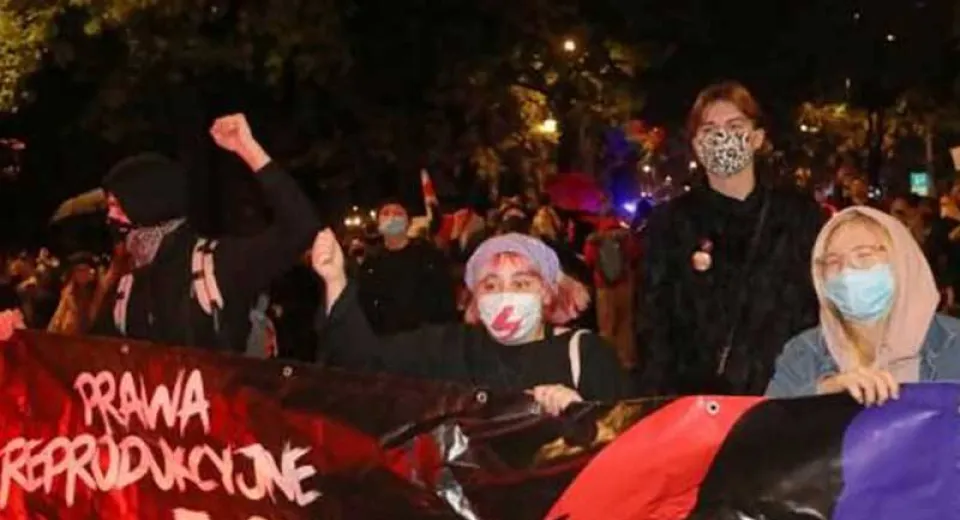 Foto Mii de oameni au protestat în Polonia, din cauza noii legi privind interzicerea avortului