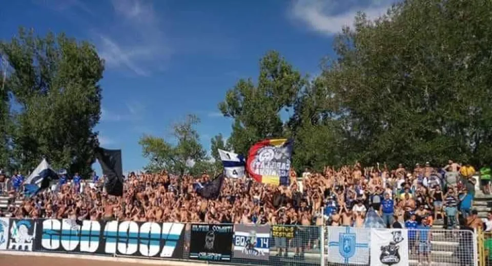 Foto Trică merge ceas. Peluza Sud 97 a fost alături de victimele de la Colectiv!