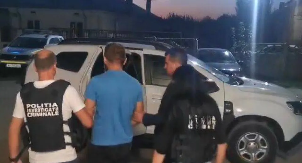 Foto Tânăr din Vâlcea, reținut de polițiștii olteni pentru lovire, distrugere și furt 