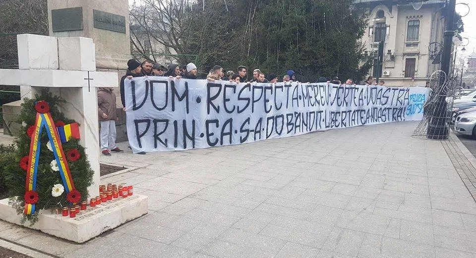 Foto FOTO. Peluza Sud 97, respect pentru eroii Revoluției din 1989!
