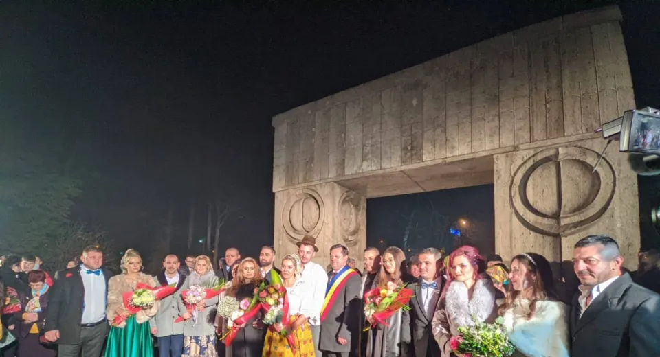 Foto Căsătoriile de la Poarta Sărutului, din noaptea de Revelion, se vor organiza și anul acesta