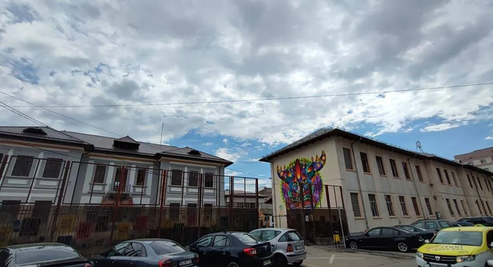 Foto Conflict la o școală din Târgu Jiu. Dosar penal pentru loviri și alte violențe 