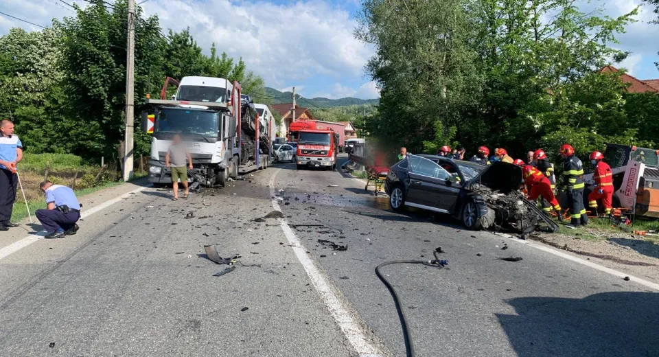 Foto Grav accident rutier în localitatea Seaca din județul Vâlcea