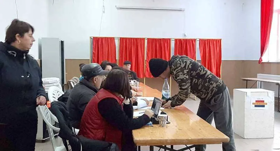 Foto Oltenii, prezenți în număr mare la vot