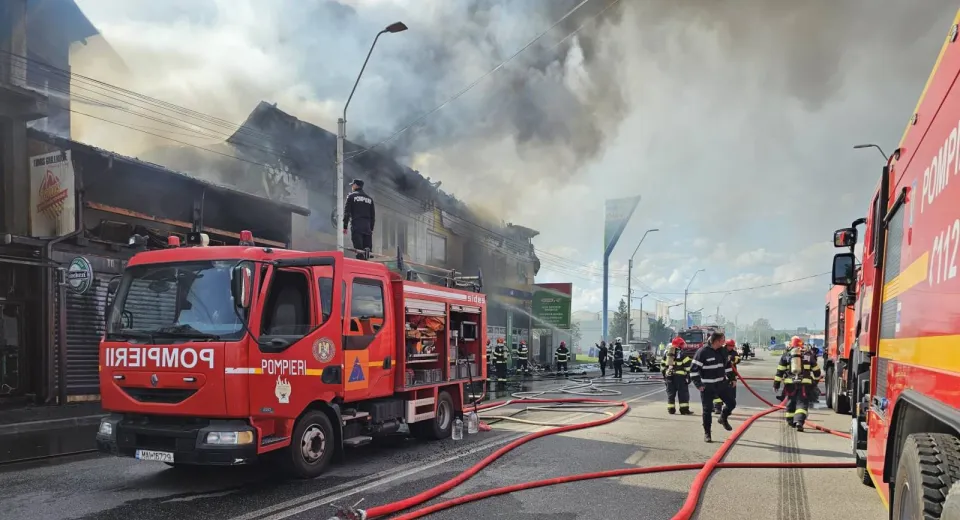 Foto Incendiu izbucnit într-un service auto din Severin