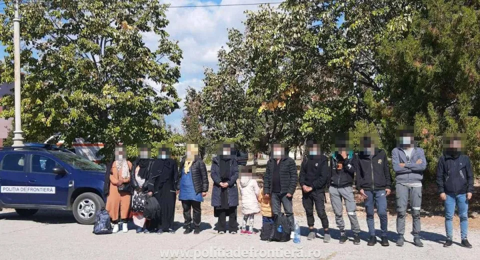 Foto Prinși în gara din Severin, după ce au trecut ilegal Dunărea 