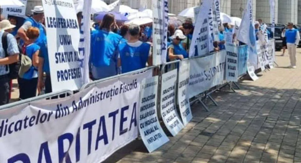 Foto Grevă de avertisment la Finanțe