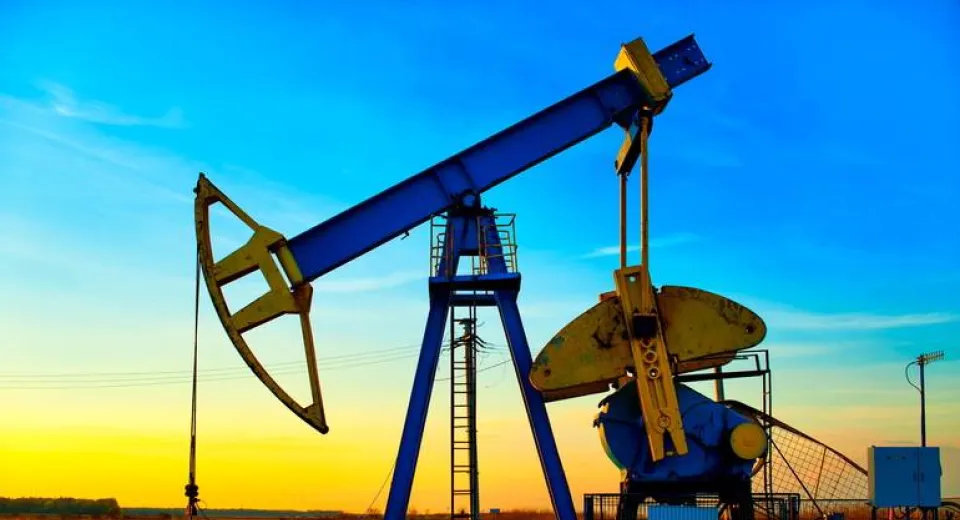 Foto Petrolul trece de 70 de dolari barilul pentru prima dată de cînd a început pandemia