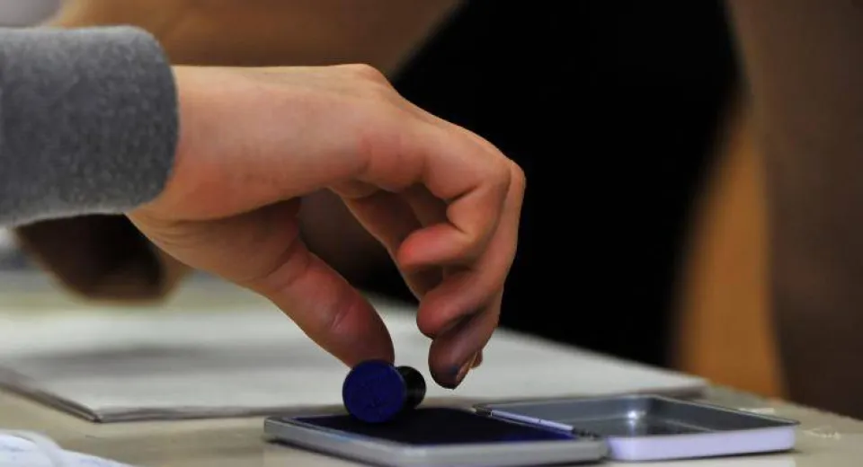 Foto Proces de vot oprit într-o secție dintr-o comună din Olt pentru că lipsea o ștampilă