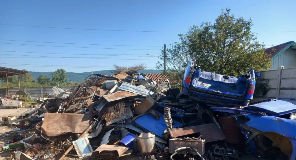 Foto Amenzi uriașe aplicate de Garda de Mediu la depozitele de fier vechi din Strehaia 