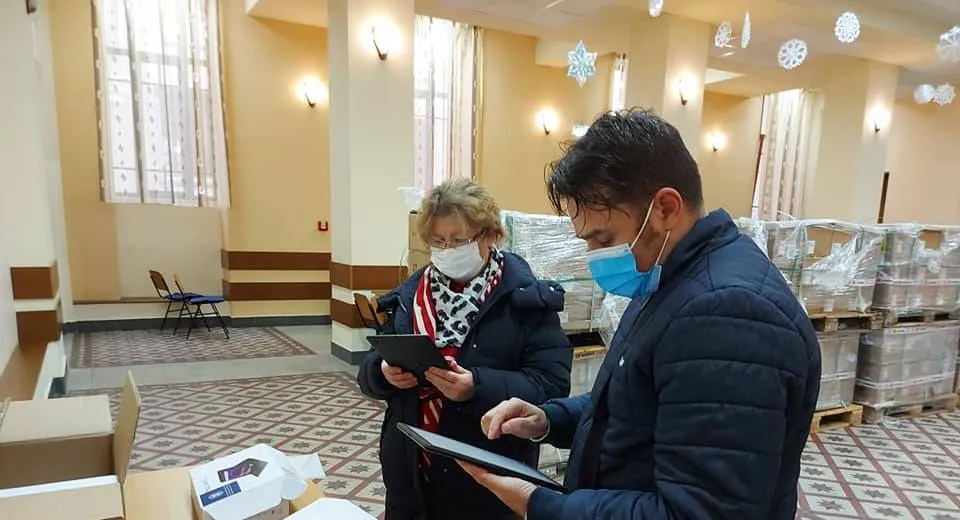 Foto Tablete trimise de Ministerul Educației către o parte dintre elevii doljeni 