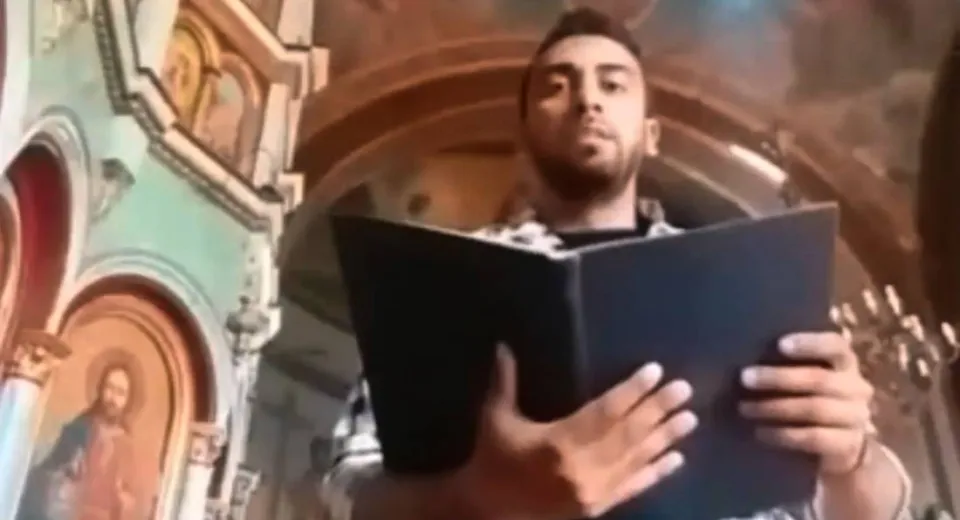 Foto Tânăr din Cetate, amendat din cauza unei rugăciuni scandaloase  