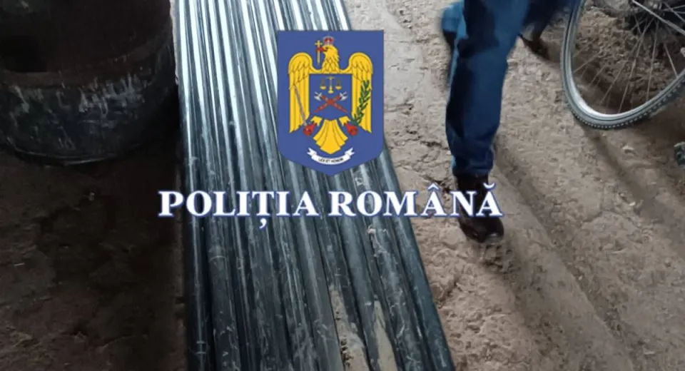 Foto MEHEDINȚI: A furat țevile de la indicatoarele rutiere din două localități