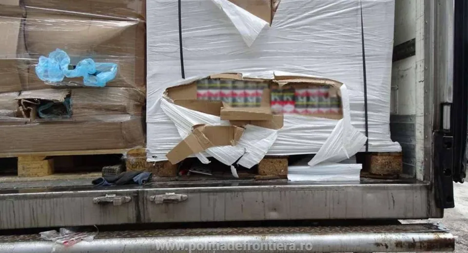 Foto Remorcă frigorifică încărcată cu țigări de contrabandă, depistată într-o localitate din Dolj  